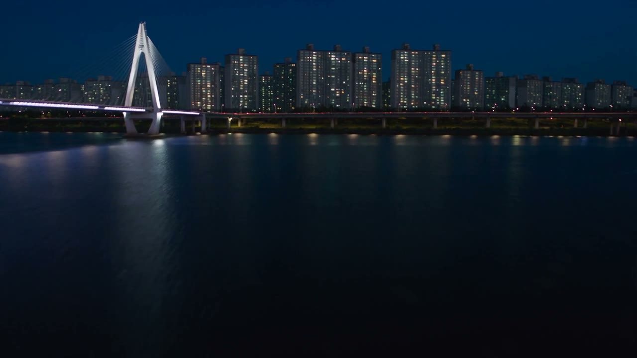 여의도 인근 한강과 다리의 야경